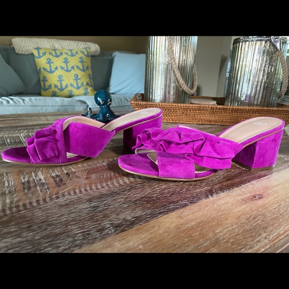 BP Suede Fuchsia Ruffled Block Sandals - Picture 3 of 5